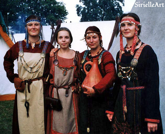 Viking girls in Wolin 2002